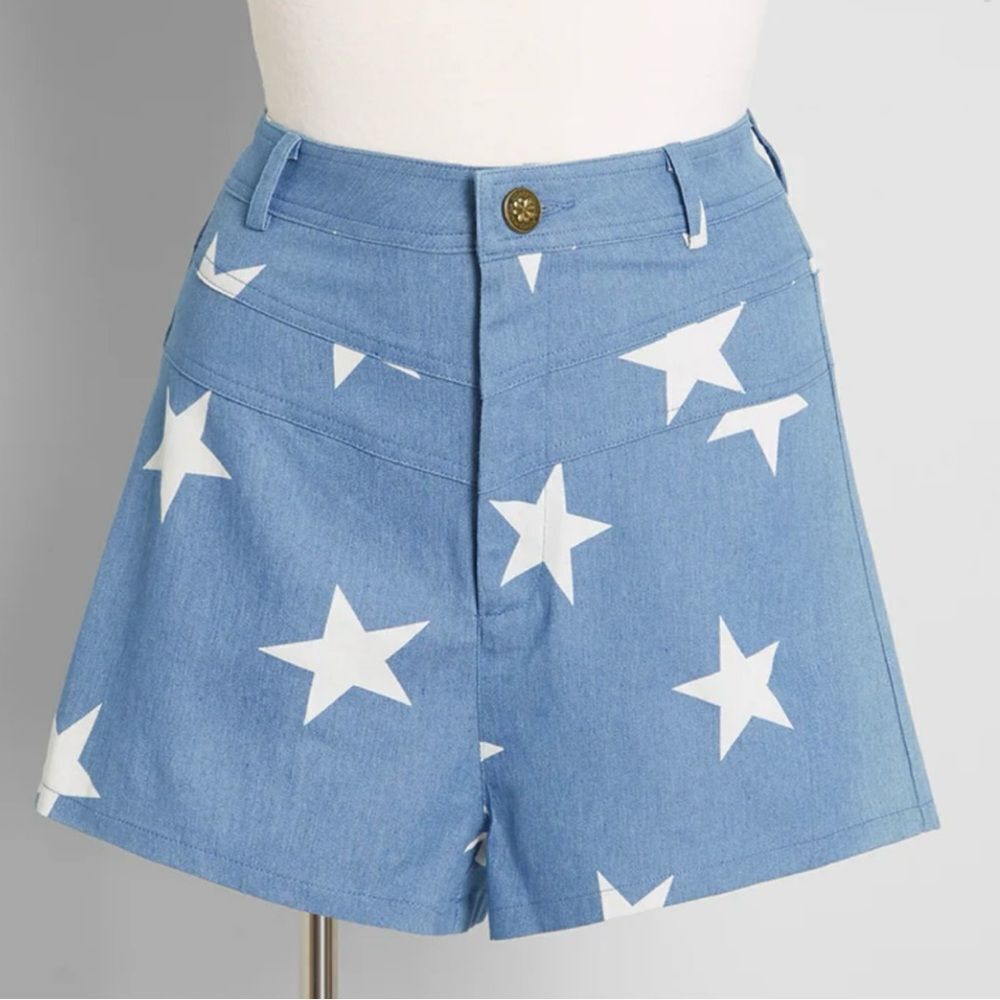 Modcloth All Stars No Stripes HighRise Denim Shorts Blue White Star Print 16 NWT